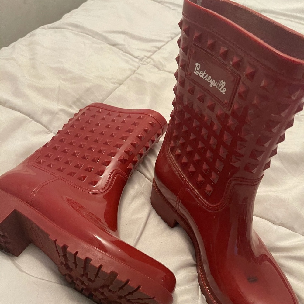 Betsey Johnson red rubber studded rain boots